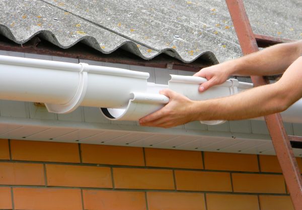 Gutter Hanging in Grove City